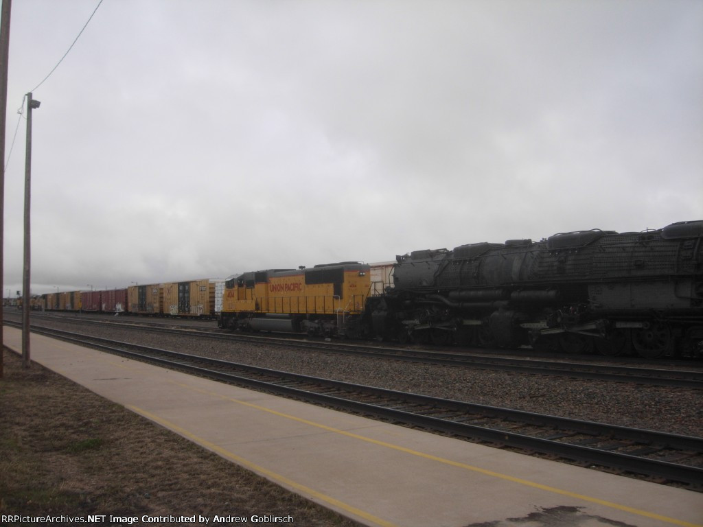 UP 4014, 4014 + some Box Cars